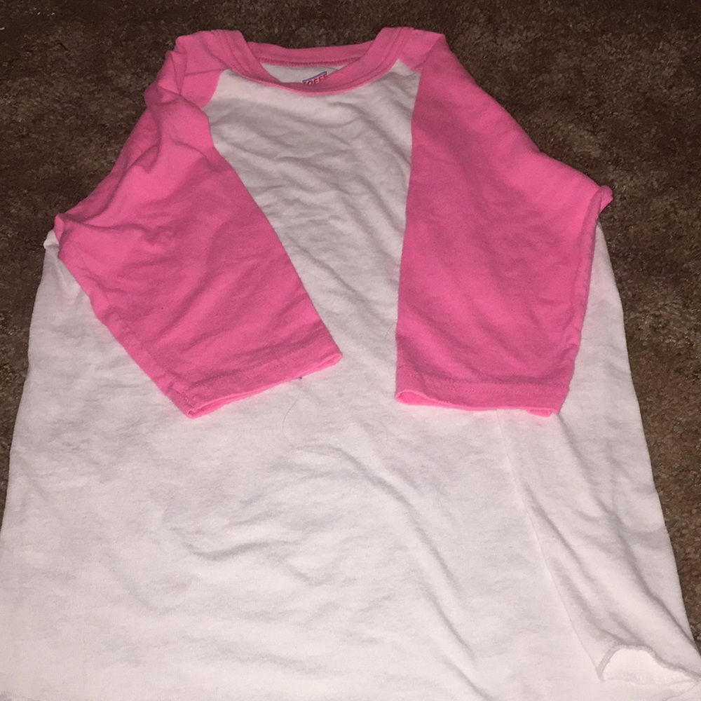 Girls under sports shirt Sleeves